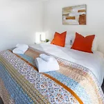 A Road Away From Hagley Park 2 Bed 2 Bath