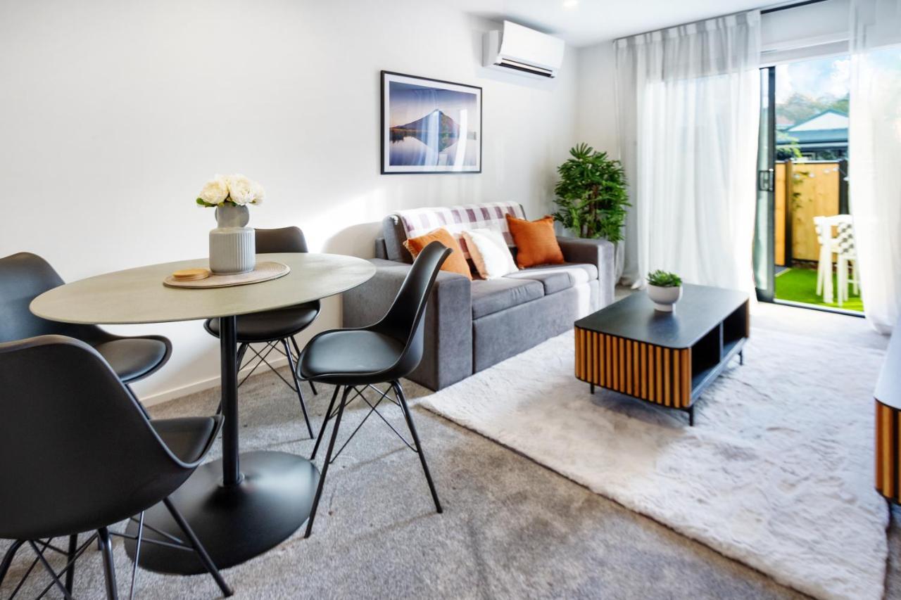 A Road Away From Hagley Park 2 Bed 2 Bath * Christchurch