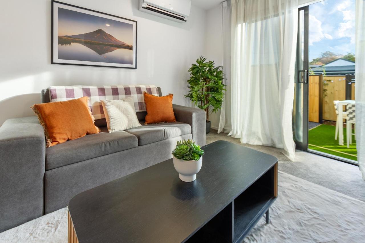 A Road Away From Hagley Park 2 Bed 2 Bath *