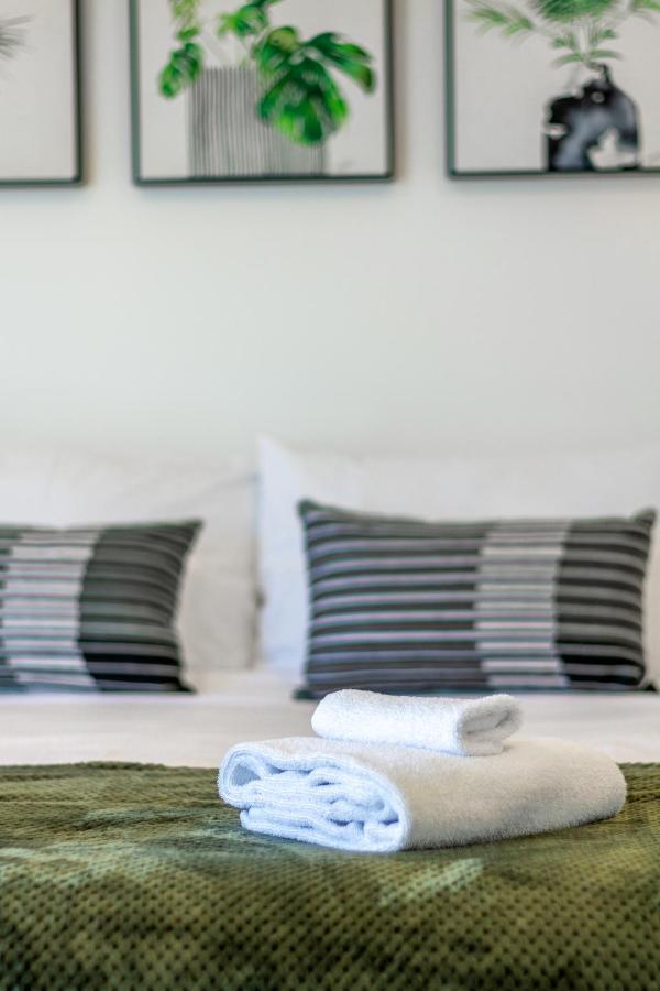 A Road Away From Hagley Park 2 Bed 2 Bath Apartamento